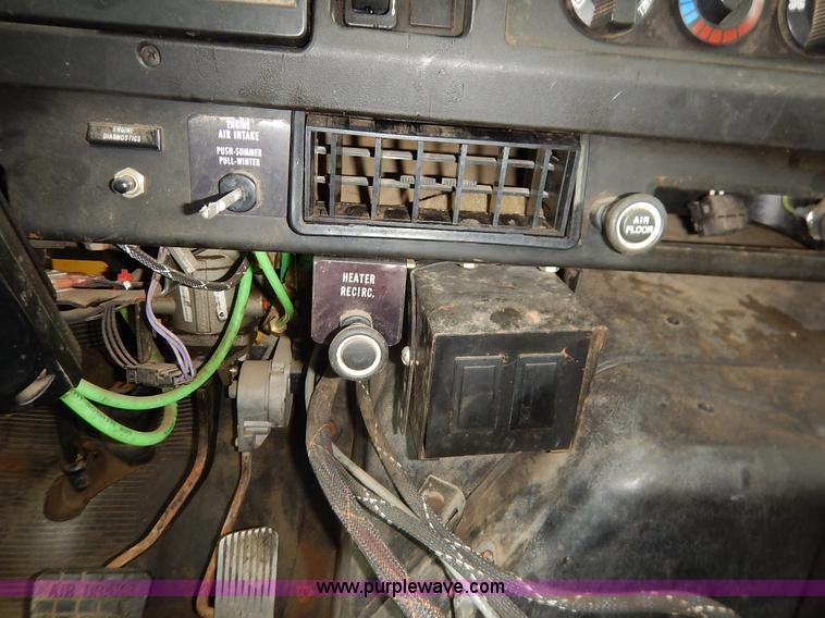 image for item J6378 2002 International 4900 Crew Cab dump truck