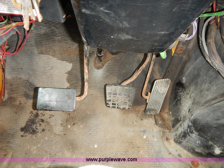 image for item J6378 2002 International 4900 Crew Cab dump truck