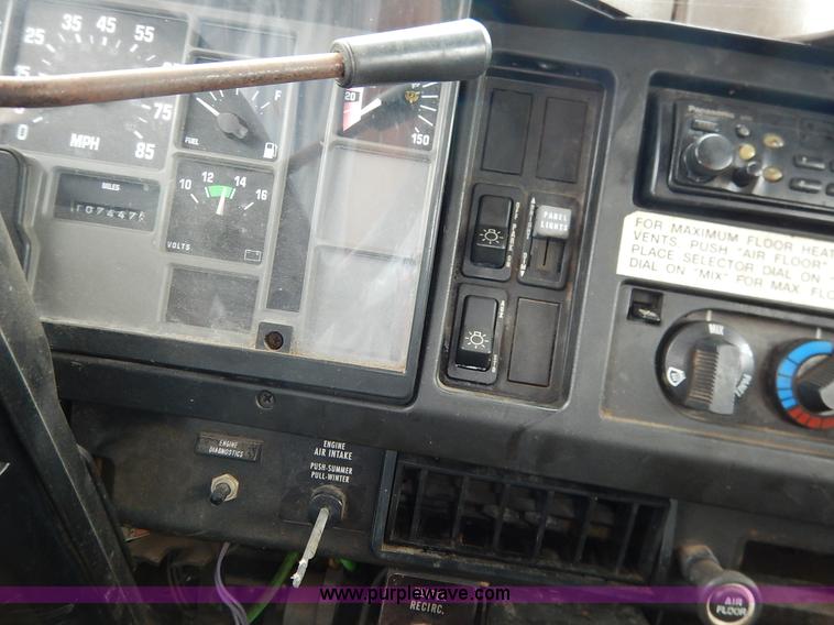 image for item J6378 2002 International 4900 Crew Cab dump truck