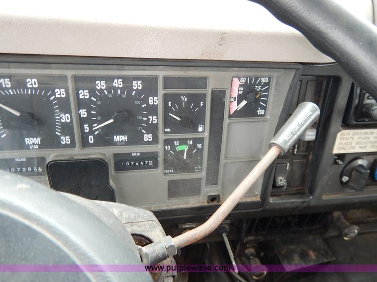 image for item J6378 2002 International 4900 Crew Cab dump truck