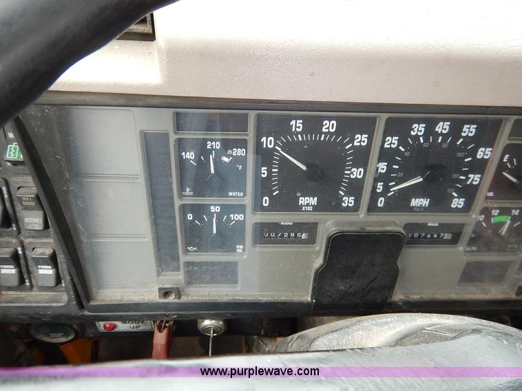 image for item J6378 2002 International 4900 Crew Cab dump truck