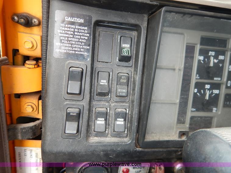 image for item J6378 2002 International 4900 Crew Cab dump truck