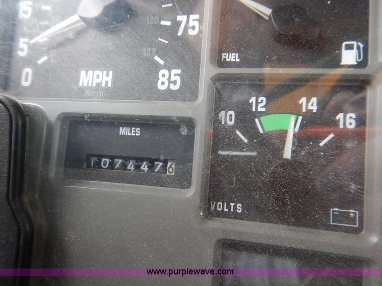 image for item J6378 2002 International 4900 Crew Cab dump truck