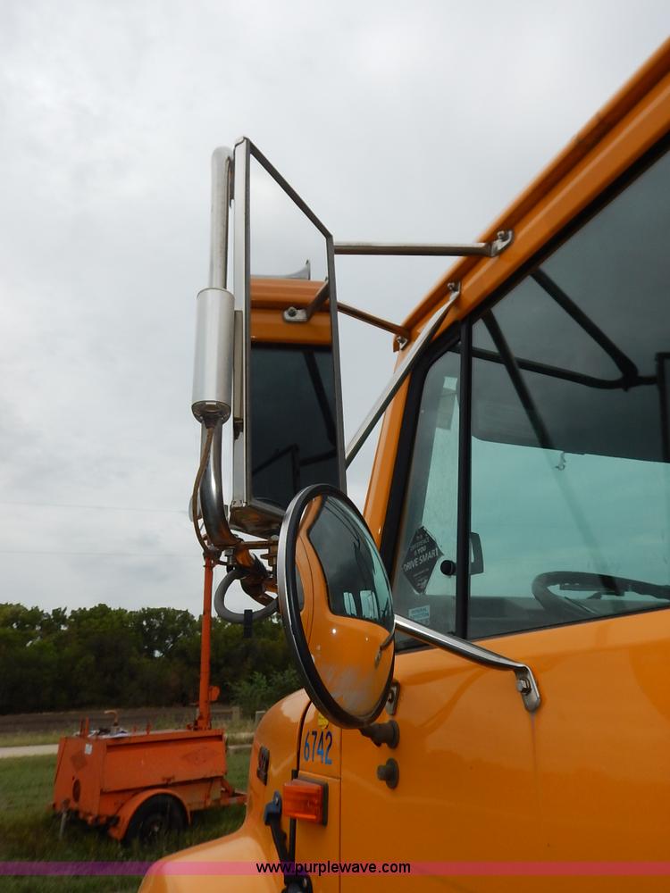 image for item J6378 2002 International 4900 Crew Cab dump truck