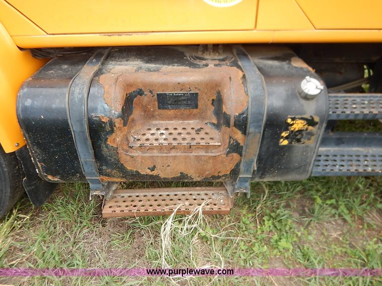 image for item J6378 2002 International 4900 Crew Cab dump truck