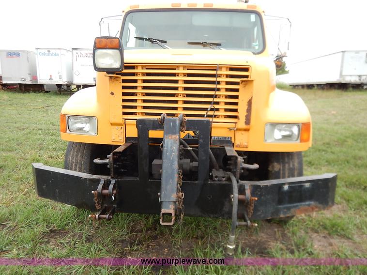 image for item J6378 2002 International 4900 Crew Cab dump truck