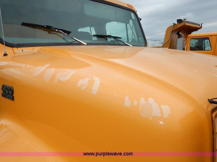 image for item J6378 2002 International 4900 Crew Cab dump truck