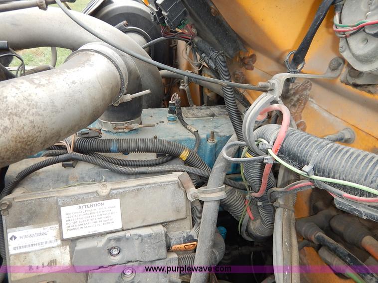 image for item J6378 2002 International 4900 Crew Cab dump truck