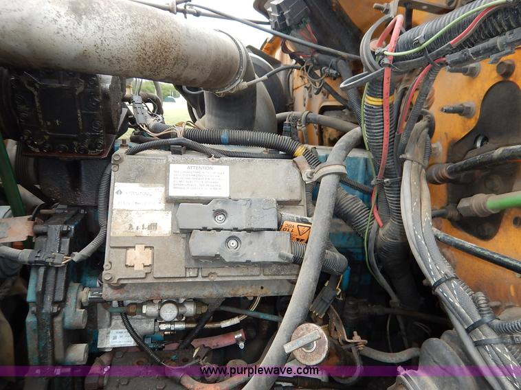 image for item J6378 2002 International 4900 Crew Cab dump truck