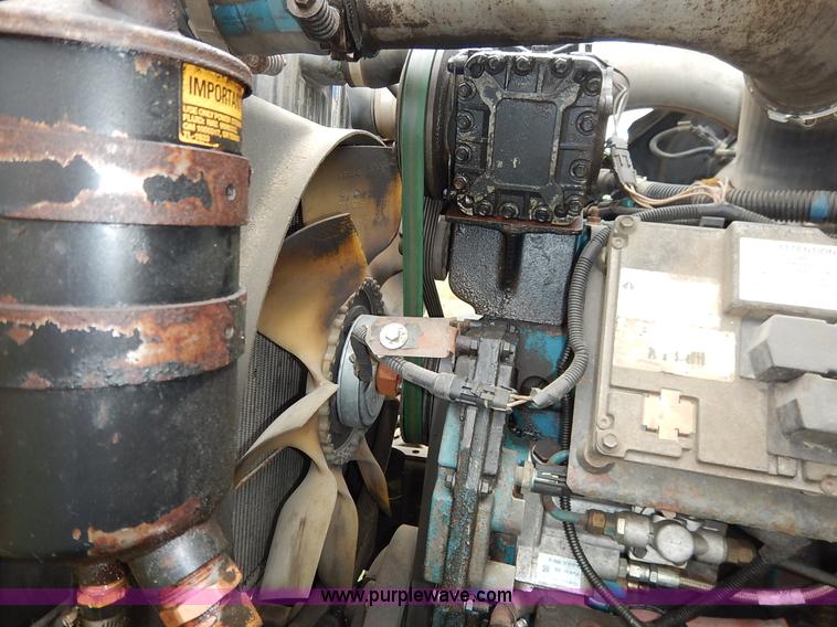 image for item J6378 2002 International 4900 Crew Cab dump truck