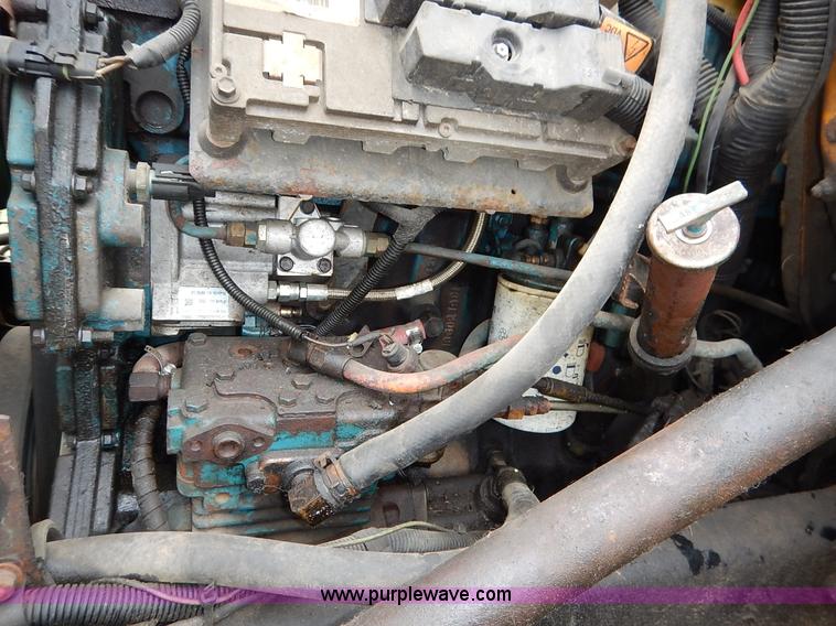 image for item J6378 2002 International 4900 Crew Cab dump truck