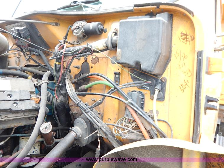 image for item J6378 2002 International 4900 Crew Cab dump truck