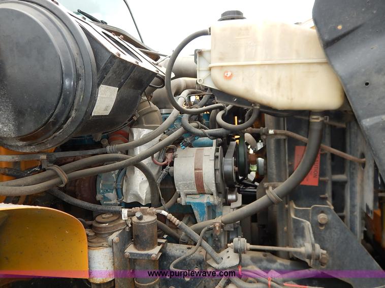 image for item J6378 2002 International 4900 Crew Cab dump truck