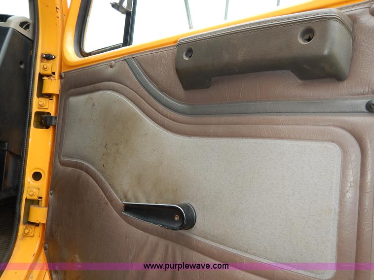 image for item J6378 2002 International 4900 Crew Cab dump truck