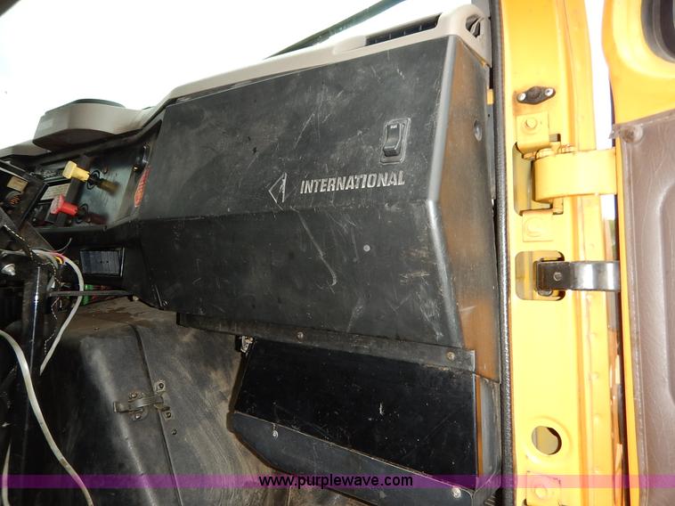 image for item J6378 2002 International 4900 Crew Cab dump truck