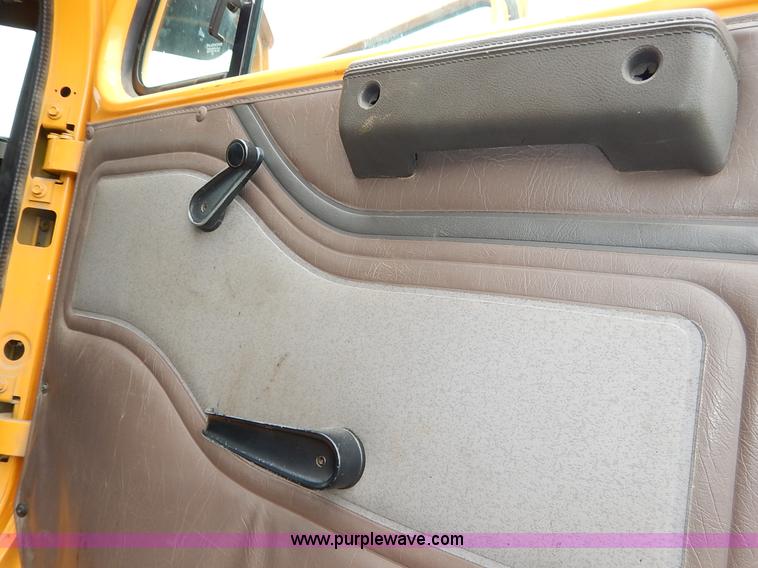 image for item J6378 2002 International 4900 Crew Cab dump truck