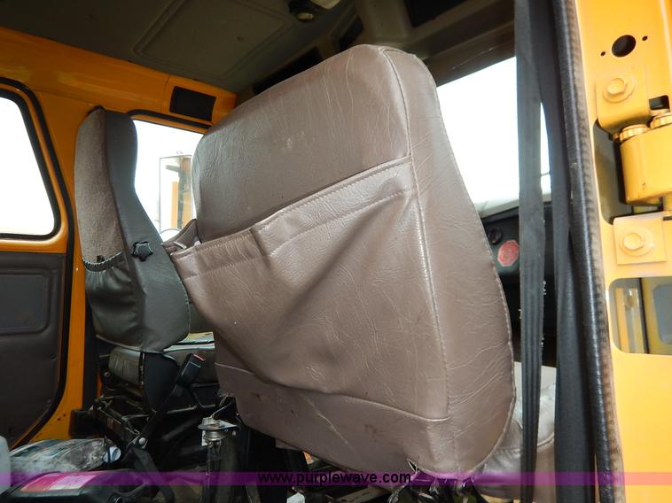 image for item J6378 2002 International 4900 Crew Cab dump truck