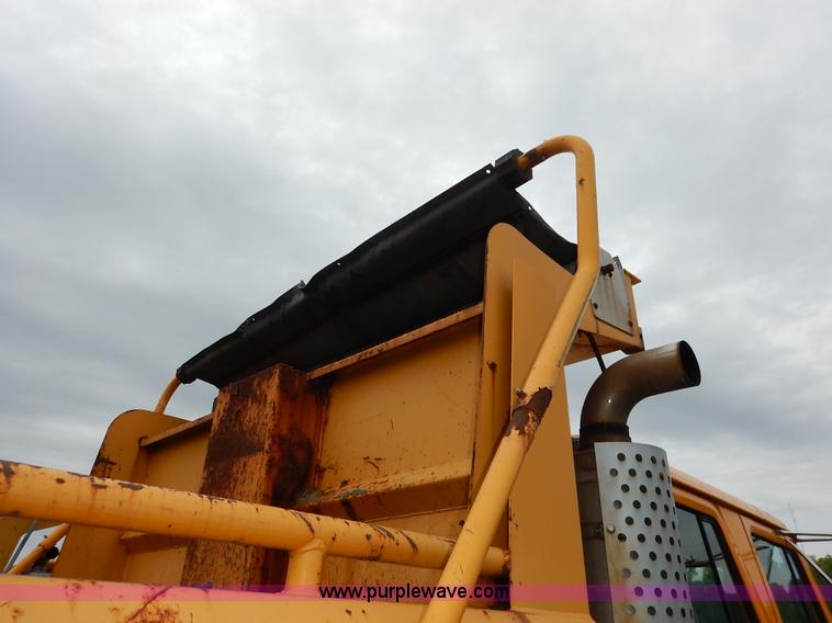 image for item J6378 2002 International 4900 Crew Cab dump truck