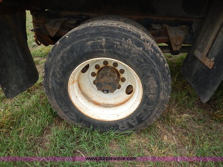 image for item J6378 2002 International 4900 Crew Cab dump truck