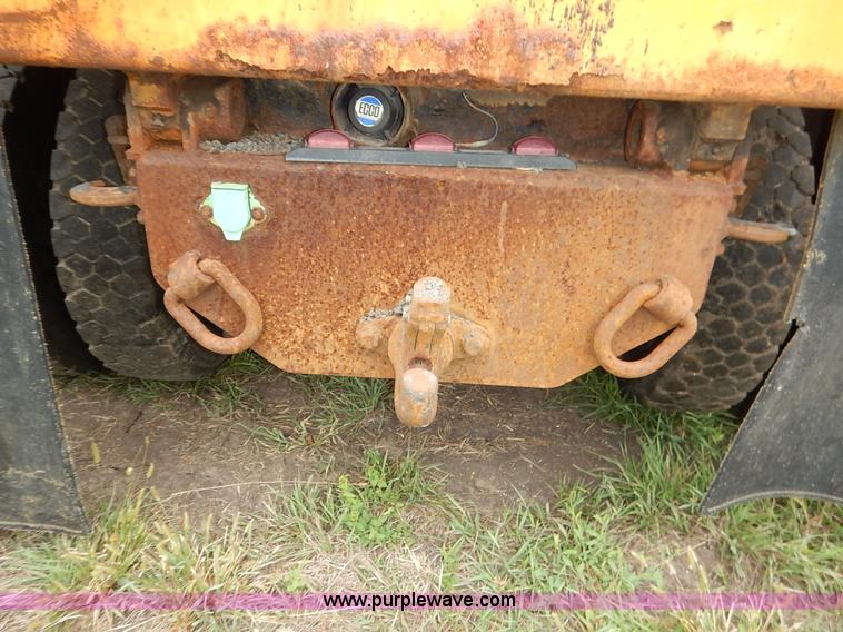 image for item J6378 2002 International 4900 Crew Cab dump truck