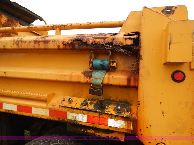 image for item J6378 2002 International 4900 Crew Cab dump truck