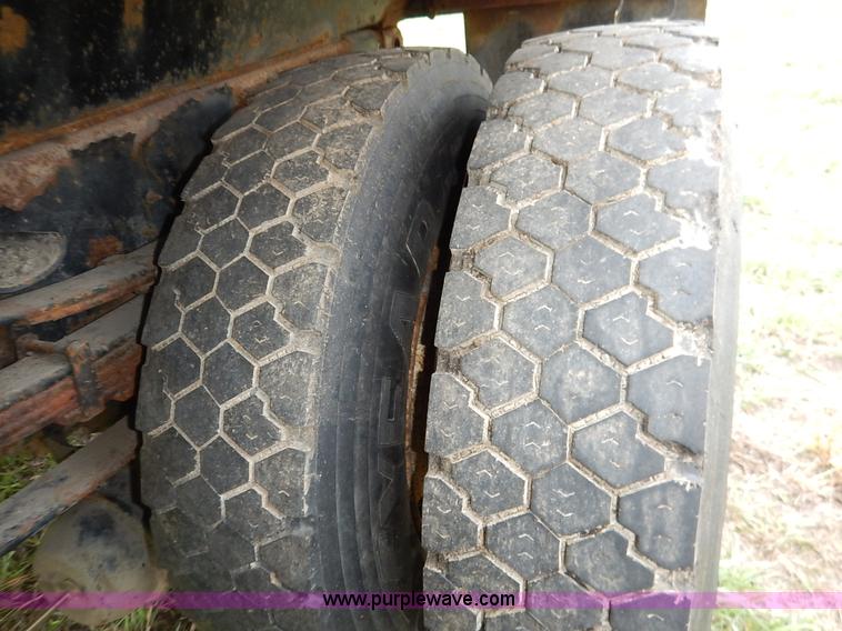 image for item J6378 2002 International 4900 Crew Cab dump truck