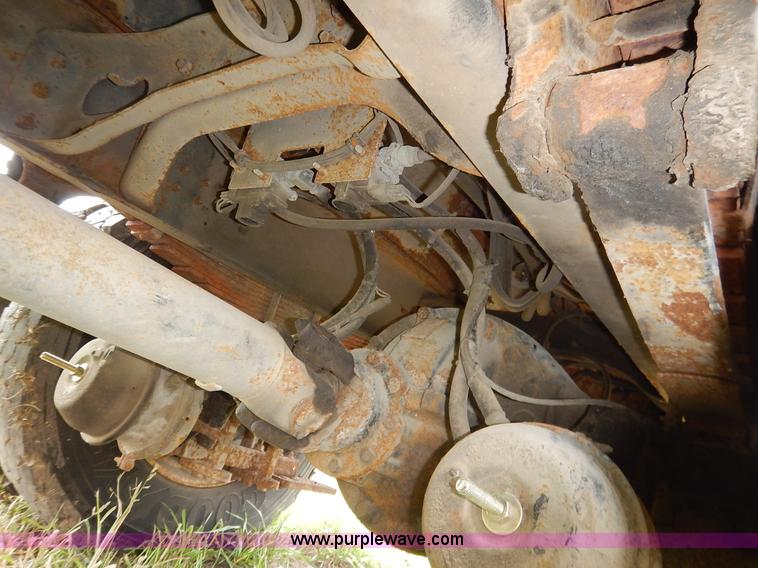 image for item J6378 2002 International 4900 Crew Cab dump truck