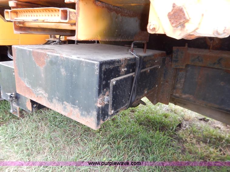 image for item J6378 2002 International 4900 Crew Cab dump truck