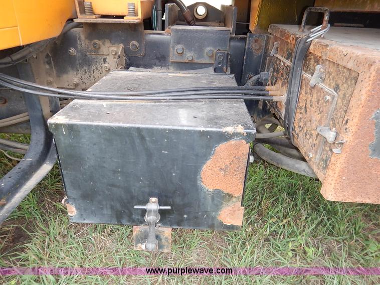 image for item J6378 2002 International 4900 Crew Cab dump truck