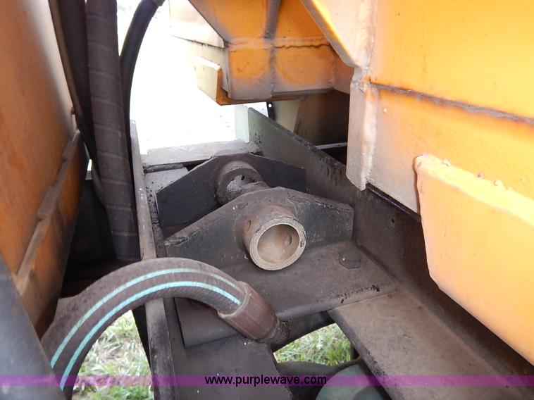 image for item J6378 2002 International 4900 Crew Cab dump truck