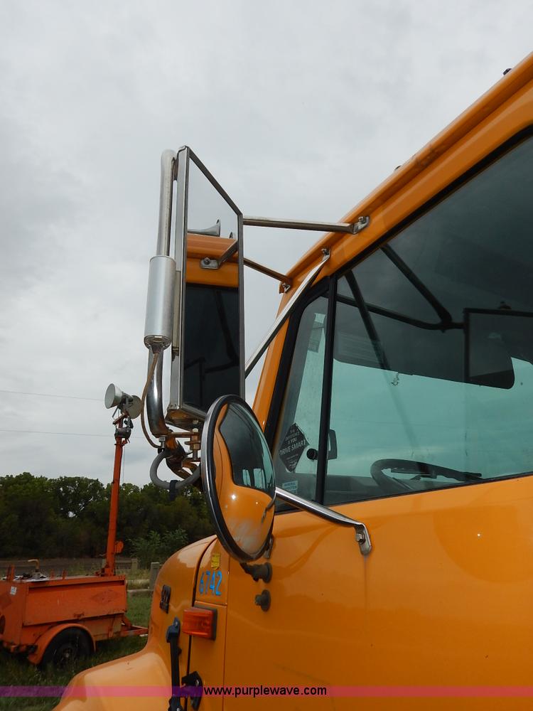 image for item J6378 2002 International 4900 Crew Cab dump truck