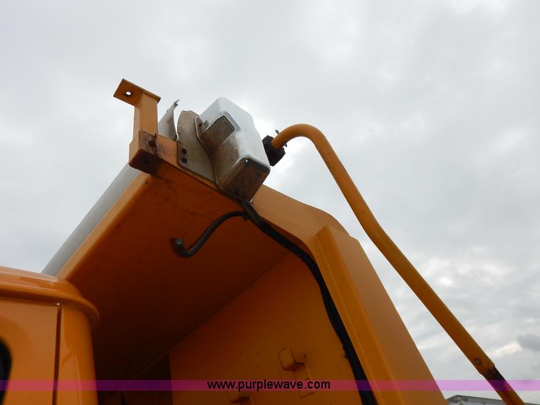 image for item J6378 2002 International 4900 Crew Cab dump truck