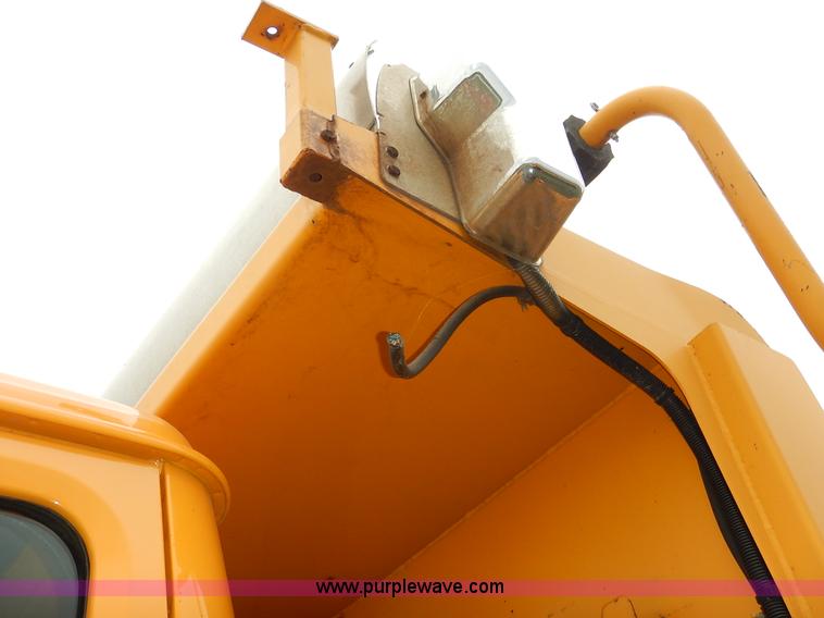 image for item J6378 2002 International 4900 Crew Cab dump truck