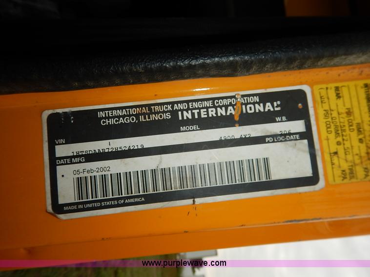 image for item J6378 2002 International 4900 Crew Cab dump truck