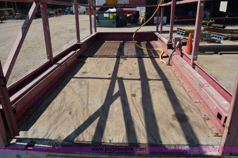 image for item J7230 1997 Mec 2548 HT scissor lift