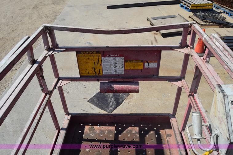 image for item J7230 1997 Mec 2548 HT scissor lift