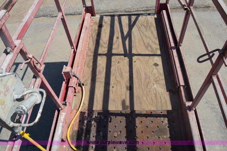 image for item J7230 1997 Mec 2548 HT scissor lift