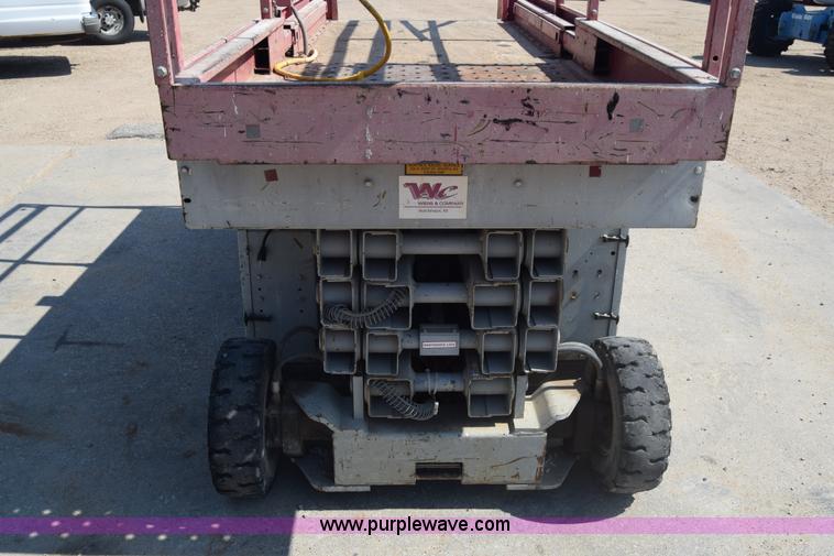 image for item J7230 1997 Mec 2548 HT scissor lift