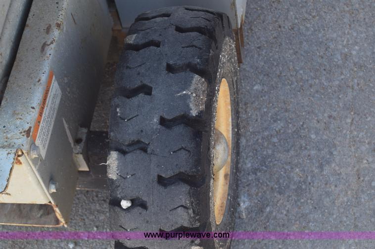 image for item J7230 1997 Mec 2548 HT scissor lift