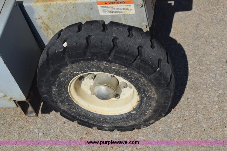 image for item J7230 1997 Mec 2548 HT scissor lift