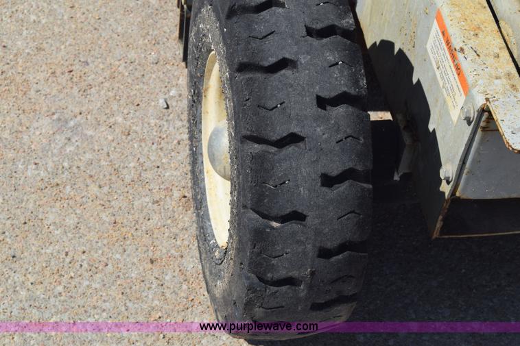 image for item J7230 1997 Mec 2548 HT scissor lift