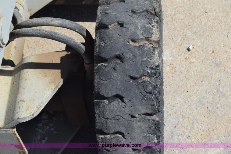 image for item J7230 1997 Mec 2548 HT scissor lift