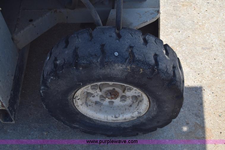 image for item J7230 1997 Mec 2548 HT scissor lift