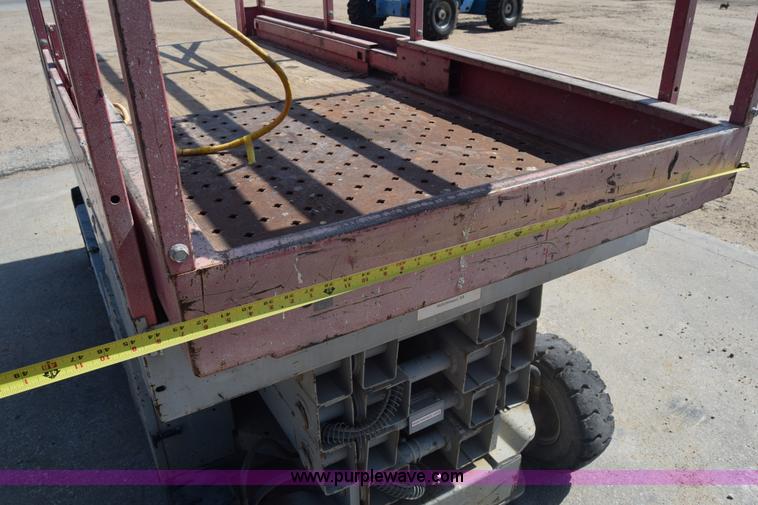 image for item J7230 1997 Mec 2548 HT scissor lift