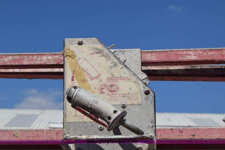 image for item J7230 1997 Mec 2548 HT scissor lift