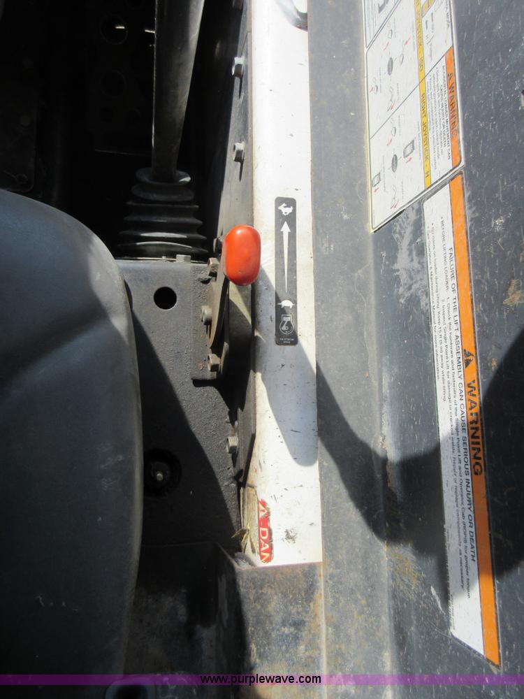 image for item J8659 2007 Bobcat S250 skid steer
