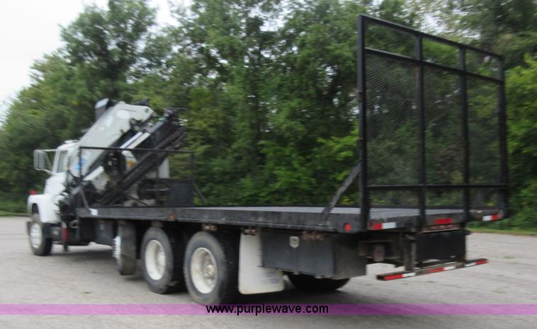 image for item J8681 1987 Ford LNT8000 crane truck