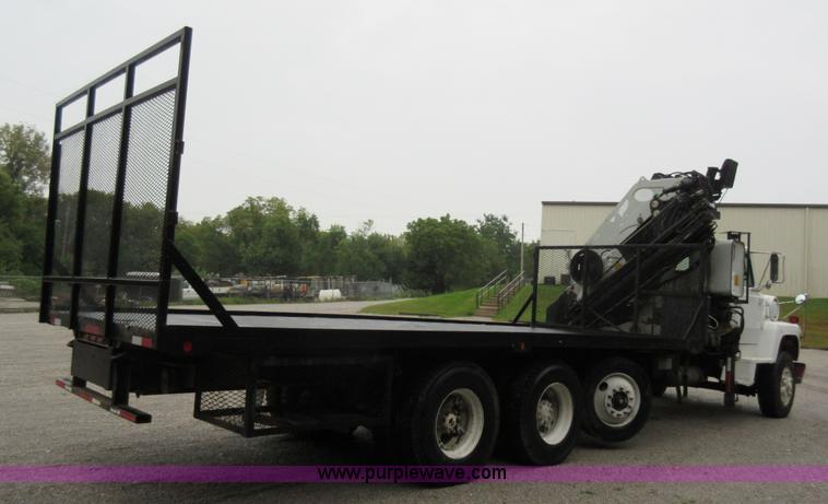 image for item J8681 1987 Ford LNT8000 crane truck