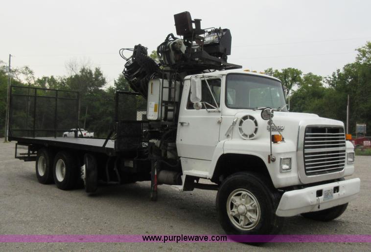 image for item J8681 1987 Ford LNT8000 crane truck