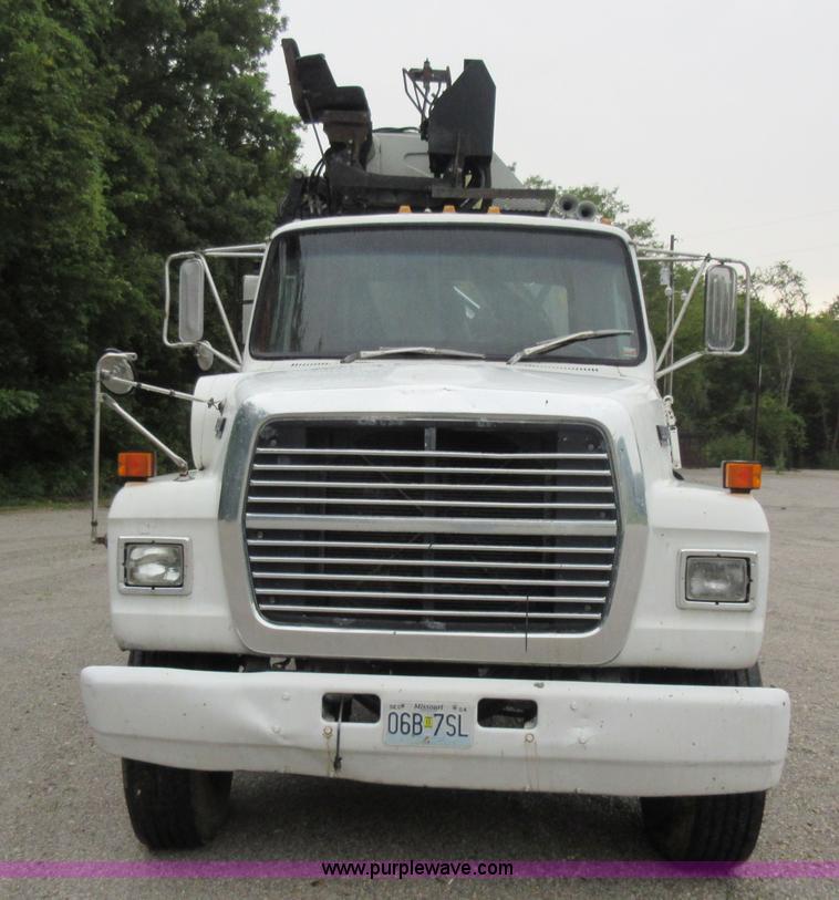 image for item J8681 1987 Ford LNT8000 crane truck